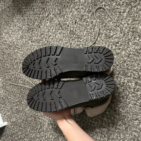 Used Good Condition Weather proof Uggs FRASER style - Picture 2 of 8